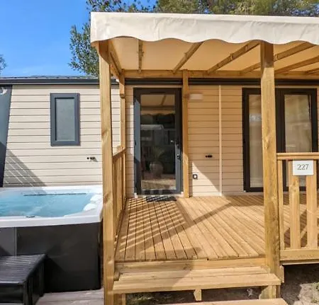 Camping Les Gorges Du Chambon Camping